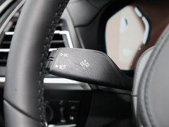 2022款 改款二 xDrive30i 领先型 M曜夜套装