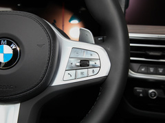 2022款 改款二 xDrive30i 领先型 M曜夜套装