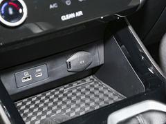 2022款  PLUS 功夫熊猫联名版 1.5L 手动品尚型