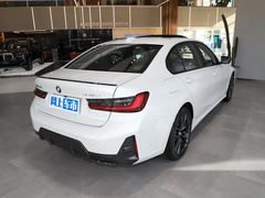 2023款 330Li M运动曜夜套装