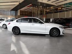 2023款 330Li M运动曜夜套装