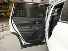 2022款 2.5L HEV四驱尊贵版