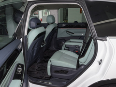 2023款 700km 后驱尊贵版