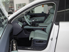 2023款 700km 后驱尊贵版