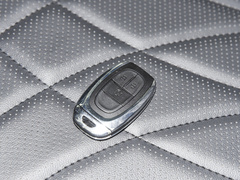 2023款 PLUS 2.0T 汽油自动豪华版