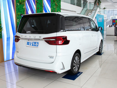 2023款 PLUS 2.0T 汽油自动豪华版