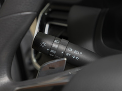 2023款 PLUS 2.0T 汽油自动豪华版