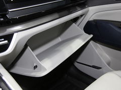2023款 2.0T 两驱旗舰版