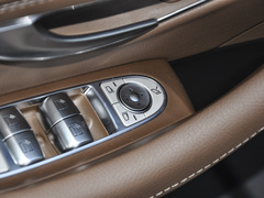 2023款 E 300 L 运动时尚型