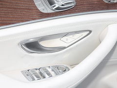 2023款 E 300 L 运动豪华型