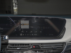 2023款 2.0T 四座逸世版