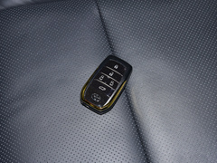 2023款 皇冠 双擎 2.5L HV尊贵版
