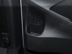 2023款 2.0L 手动多功能版 汽油 7座