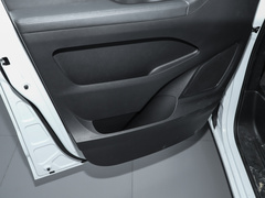 2023款 2.0L 手动多功能版 汽油 7座