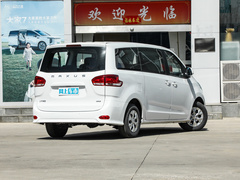 2023款 2.0L 手动多功能版 汽油 7座