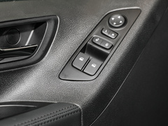 2023款 2.0T 手动多功能版 柴油 7座