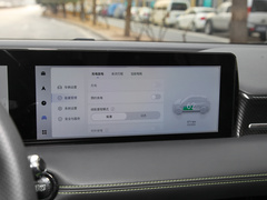 2022款 哪吒U-Ⅱ 610 三元锂
