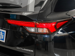 2023款 1.5T CVT两驱尊享版 5座