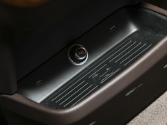 2023款 4.0T V8 长轴距雅度版
