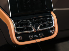 2023款 4.0T V8 长轴距雅度版