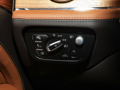 2023款 4.0T V8 长轴距雅度版
