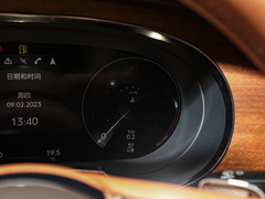 2023款 4.0T V8 长轴距雅度版