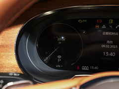 2023款 4.0T V8 长轴距雅度版