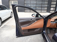 2023款 2.5T 后驱豪华版