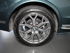 2023款 xDrive40i 尊享型豪华套装