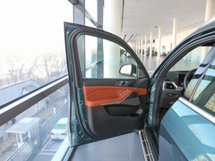 2023款 xDrive40i 尊享型豪华套装