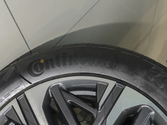2023款 2.0T 暴走旗舰版 7座