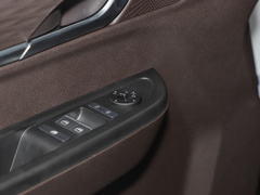 2022款 1.6L 标轴商务型 7座