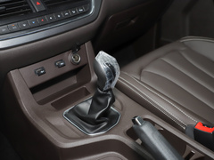 2022款 1.6L 标轴商务型 7座