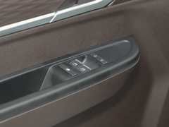 2022款 1.6L 长轴创富型 7座
