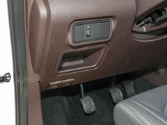 2022款 1.6L 长轴创富型 9座
