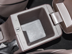 2022款 2.0L 长轴商务型 9座