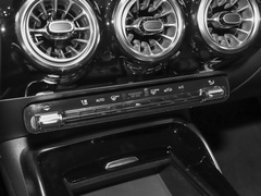 2023款 AMG A 35 4MATIC 灿日特别版
