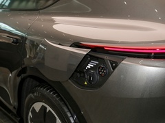 2023款 100kWh Lux四驱版