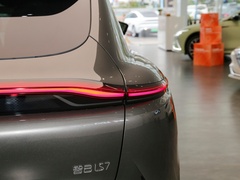 2023款 100kWh Lux四驱版