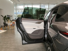 2023款 100kWh Lux四驱版