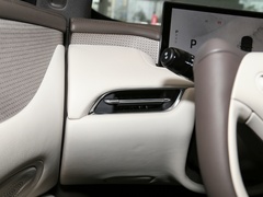 2023款 100kWh Lux四驱版