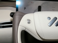 2023款 100kWh Lux四驱版