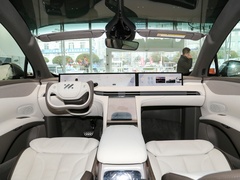 2023款 100kWh Lux四驱版