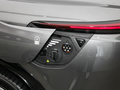 2023款 100kWh Lux四驱版