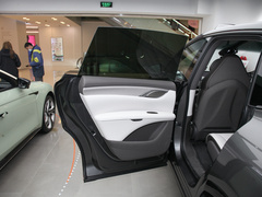 2023款 100kWh Lux四驱版