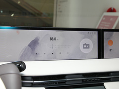 2023款 100kWh Lux四驱版