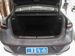 2023款 735Li 豪华套装