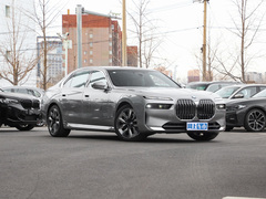 M760Li xDrive V12 耀影特别版 封面图