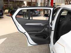2023款 sDrive 25i 曜熠版