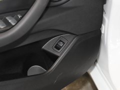 2023款 sDrive 25i 曜熠版